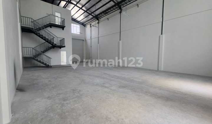 For Rent 2-Story Office Warehouse in Akr Jiipe Manyar