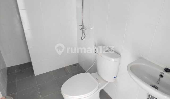 Warehouse Near Jiipe Manyar Port and Toll Road Warehouse Near Jiipe Manyar Port and Toll Road