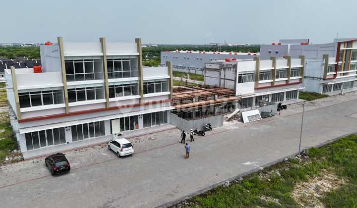 Modern 2-Storey Shop House in the Strategic Area of AKR GEM City Gresik 1