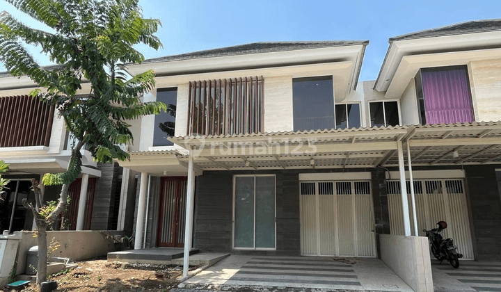 Disewakan Rumah Minimalis 2 Lantai di Greenlake Citraland Wiyung 1