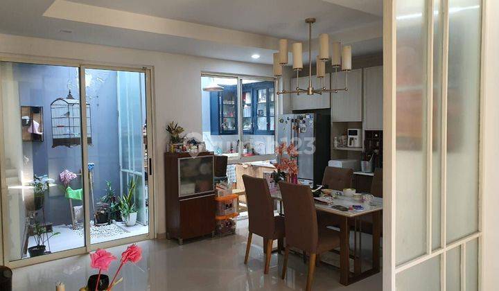 Dijual Rumah Semi Furnish di Graha Natura Surabaya 2