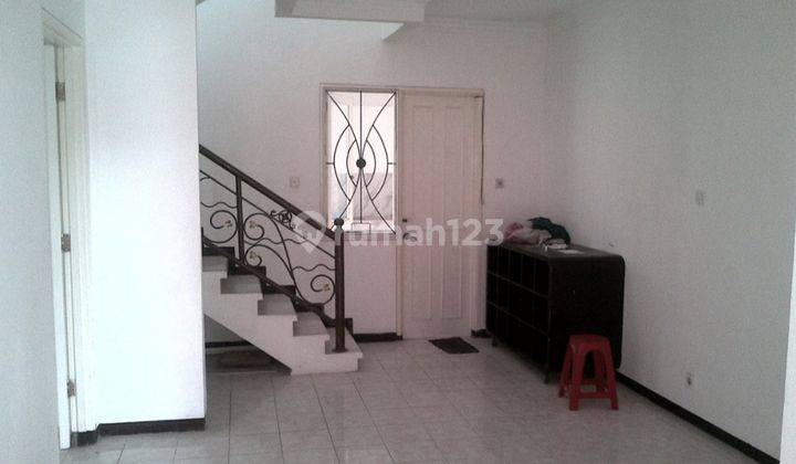 Disewakan Rumah 2 Lantai Di Pakuwon City Surabaya Timur 2