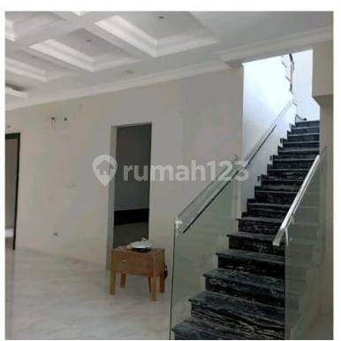 Dijual Rumah Baru Modern di Woodland Citraland Surabaya 2