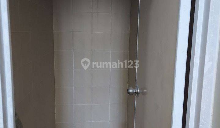 Dijual Rumah Semi Furnished di Greenlake Citraland, Surabaya 2