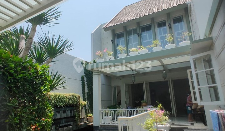 Rent a Luxury 2-Story House in Surabaya Rent a Luxury 2-Story House in Surabaya