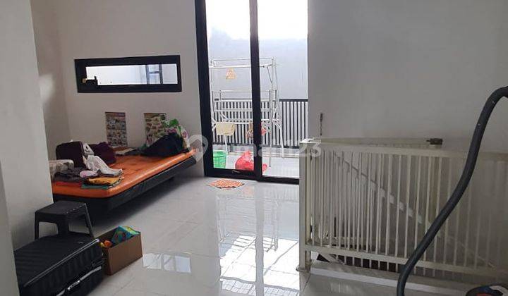 Dijual Rumah Semi Furnished 2 Lantai di Perum Green Mansion , Sidoarjo 2