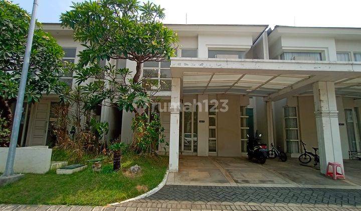 Dijual Rumah Cantik Baru di Grand Pakuwon, Surabaya 1