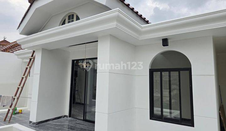 Dijual Rumah 2 Lantai Baru Renovasi di Pakuwon City, Surabaya 2