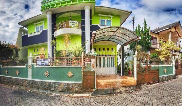 Dijual Rumah Villa 2 Lantai Furnished di Jl Dipenogoro, Batu 1