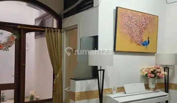 Dijual Rumah 2 Lantai Full Frunished di Dharmahusada Indah 2