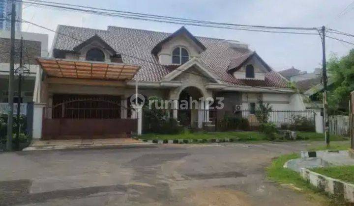 Dijual Rumah 2 Lantai Full Frunished di Dharmahusada Indah 1