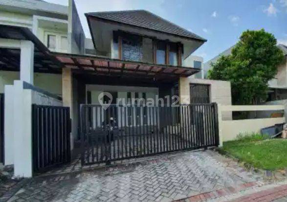 Dijual Rumah Bagus Terawat 2 Lantai di Graha Family, Surabaya 1