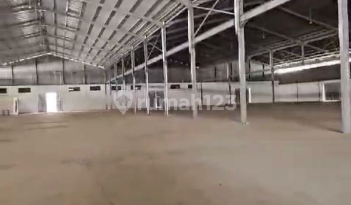 Disewakan Gudang Luas Strategis di Margomulyo Surabaya