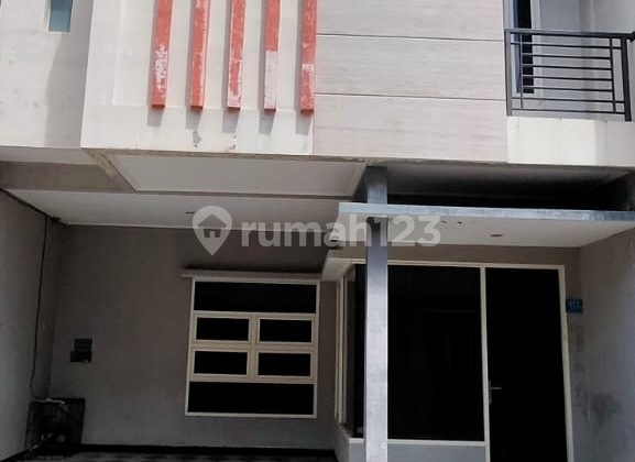 Dijual Rumah Bagus Strategis 2 Lantai di Urban Mansion Surabaya