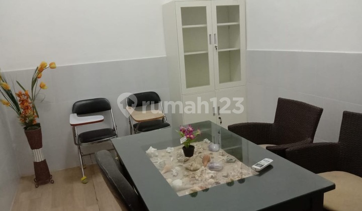 Disewakan Kantor Bentuk Rumah Full Furnish Siap Huni di Nirwana Eksekutif 