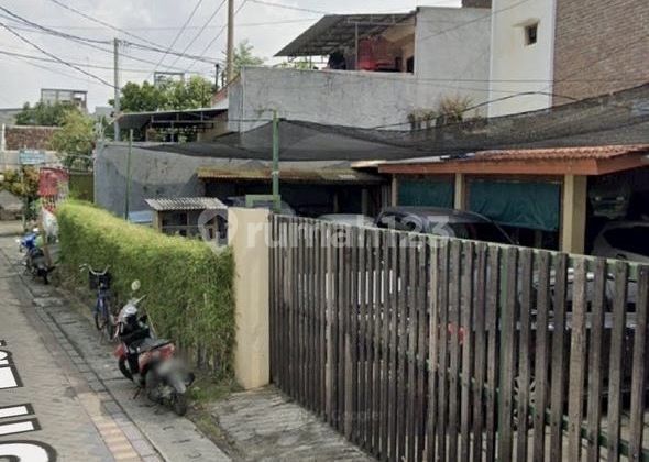 Land for Sale with House Building and Active Boarding House in East Lebak Asri