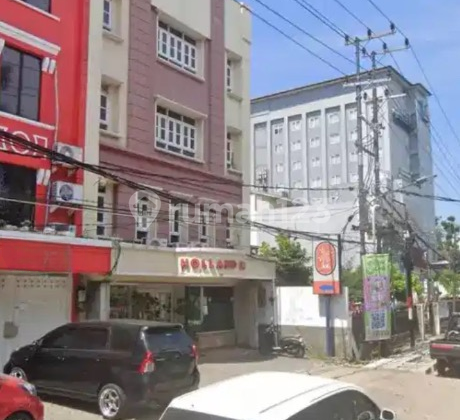 Strategic Shop House for Rent by the Main Road in Tegalsari, Surabaya