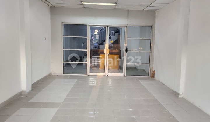 For Rent: 3.5-Story Shophouse Ready to Occupy Zero Main Road on A Yani Street in Surabaya