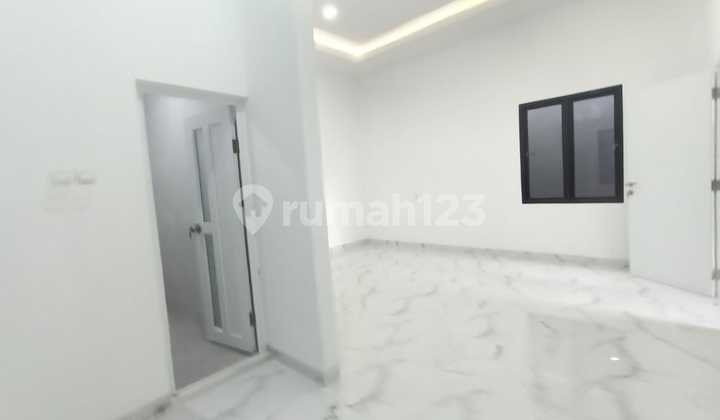 Rumah Baru 2 Lantai Dlm Komplek dekat ke Mall Pondok Gede