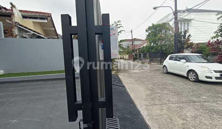Rumah Baru 2 Lantai Dlm Komplek dekat ke Mall Pondok Gede