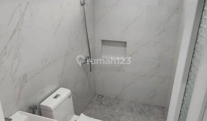Rumah Baru 2 Lantai Dlm Komplek dekat ke Mall Pondok Gede