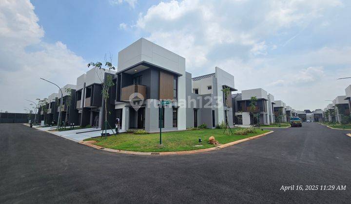 Rumah Selangkah Ke Club House Regia, Summarecon Crown Gading 1