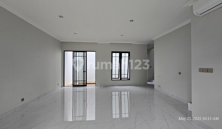Luxury House for Rent in Jasmia, Summarecon Crown Gading 2