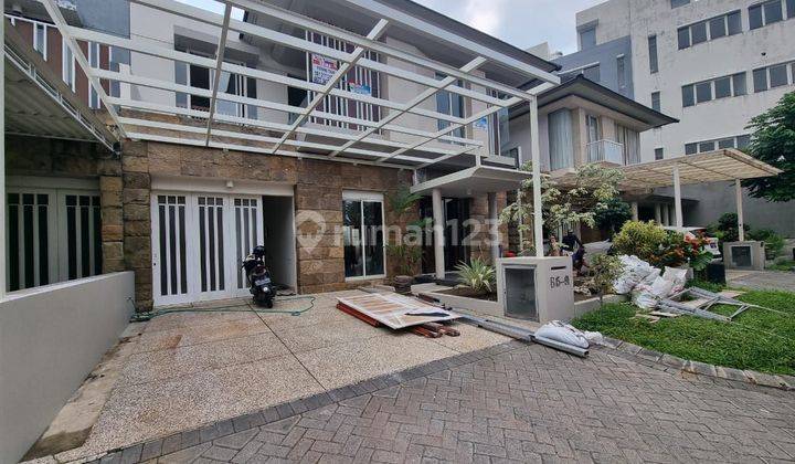 Royal residence luas 240m2 bagus  1