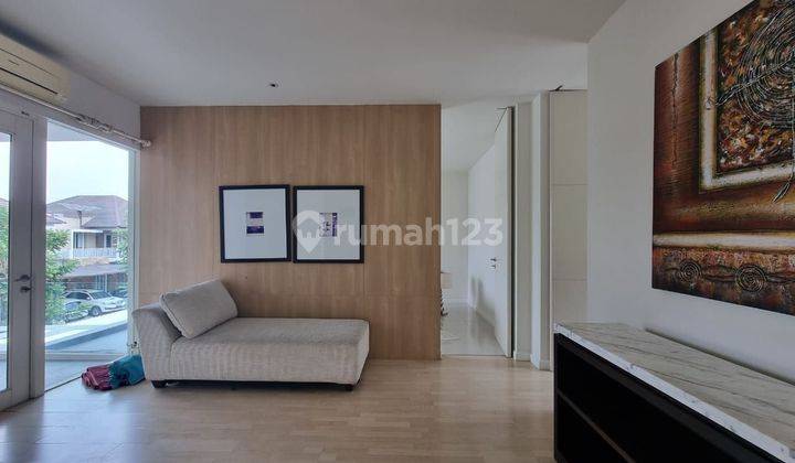 Royal residence luas 240m2 bagus  2