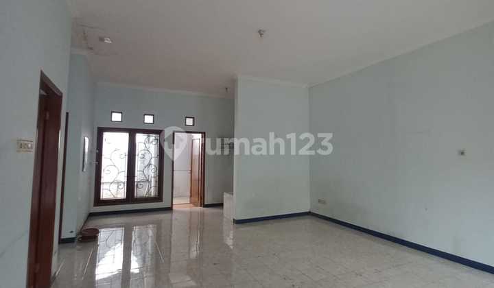Graha Sampurna House 2+1. Good, ready to occupy, AC, price around 30 million. 2