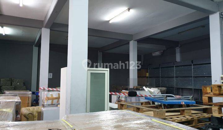 Dijual Bangunan Usaha , Lokasi Strategis di Warung Jati Timur 2