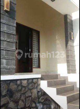 Rumah Minimalis 2.5 Lantai di Imperial Gading 2