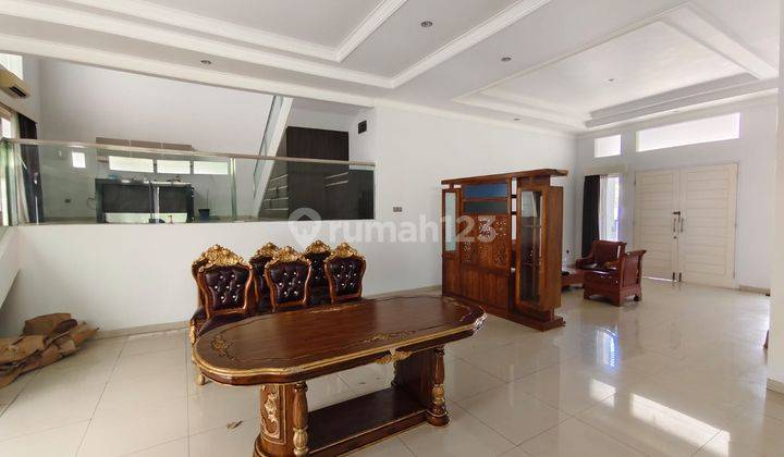 Disewakan Rumah Modern Minimalis Split 2.5 Lt Kondisi Sangat Terawat 2