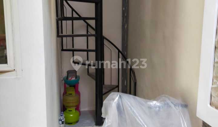 FOR SALE INHABITABLE SIPP HOUSE IN BARUK BARAT PONDOK NIRWANA, A STEP AWAY TO MERR, MAIN ROAD ACCESS TO INDOMARET, SUPERINDO, PIZZA, BURGER KING, 2 STORIES. 2