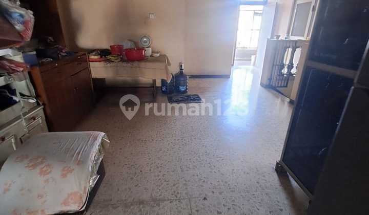 For sale: Central city house in the Tambaksari area. 2