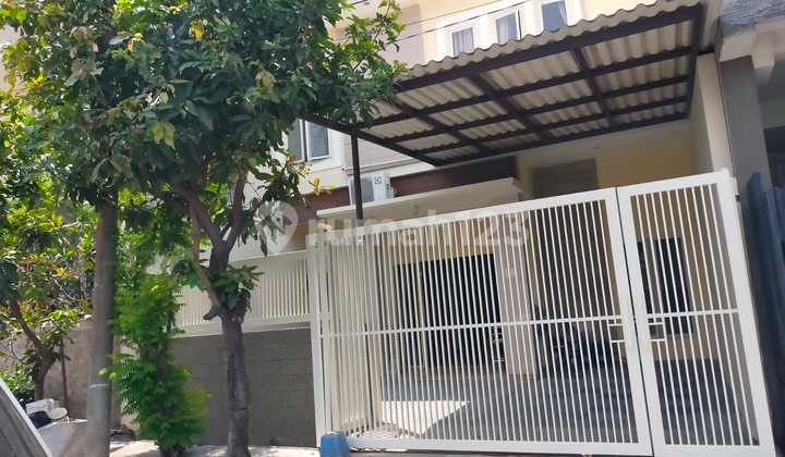 FOR SALE INHABITABLE SIPP HOUSE IN BARUK BARAT PONDOK NIRWANA, A STEP AWAY TO MERR, MAIN ROAD ACCESS TO INDOMARET, SUPERINDO, PIZZA, BURGER KING, 2 STORIES.