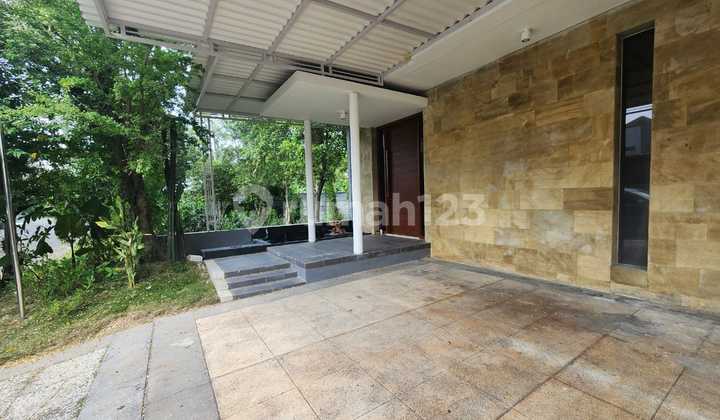 Dijual Rumah Somerset Baru Selesai Full Renovasi Lokasi strategis