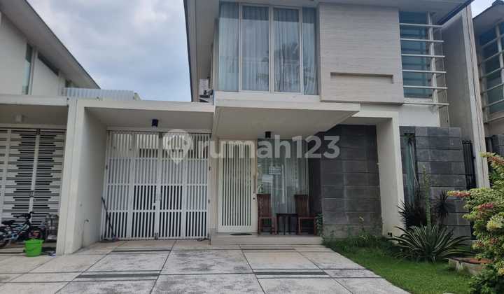 Dijual Rumah Pakuwon Indah The Mansion Siap Huni dengan Lokasi Strategis
