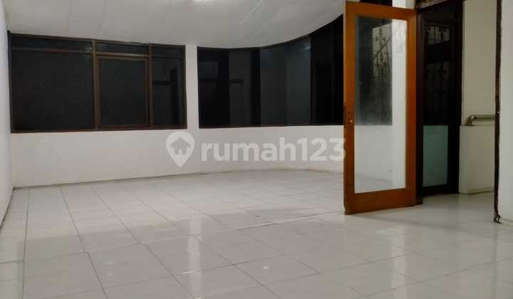 Commercial Shop Rental on Dharmahusada Main Road 2