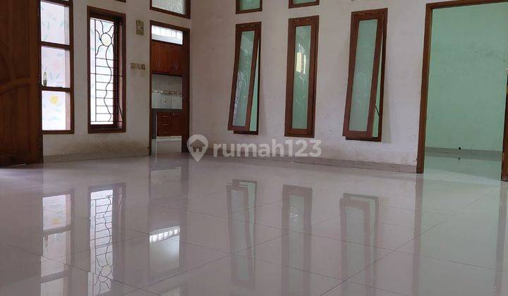 Rumah 2 Lantai Butuh Renovasi Unfurnished Sertifikat Hak Milik di Jual Rumah Murah Sayap Peta - Sriwijaya, Bandung 2