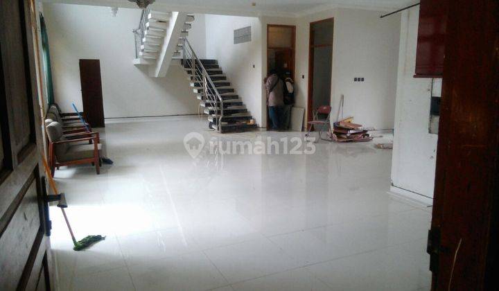 Rumah 2 Lantai Unfurnished SHM di Jual Murah Dibawah Njop - Jl. Djunjunan Dalam , Bandung 2