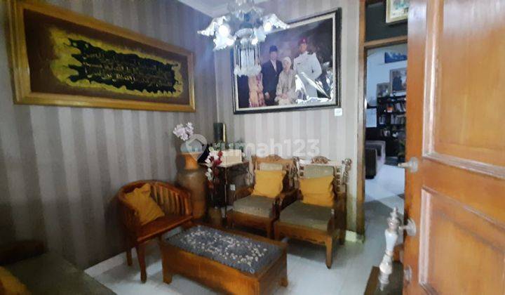 Rumah 2 Lantai Bagus Unfurnished SHM di Jual Murah Dan Cepat Singgasana Pradana, Bandung 2