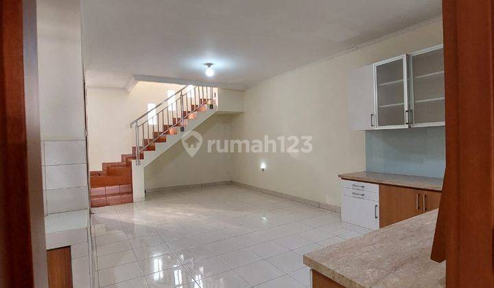 Rumah Kontrakan Bagus Semi Furnished SHM di Disewakan Rumah Taman Holis Indah 2 Minimalis, Bandung 2