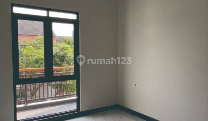 Rumah 2 Lantai Bagus Semi Furnished SHM di Jual Minimalis Modern Taman Kopo Indah 1 , Bandung 2