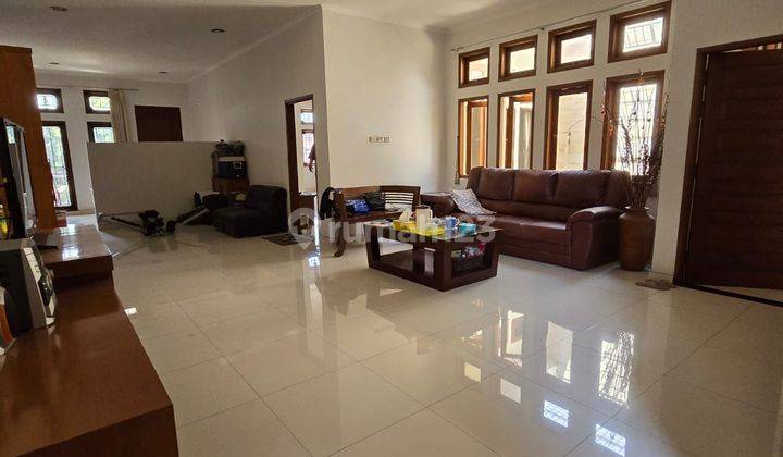 Rumah 2 Lantai Bagus Semi Furnished SHM di Dijual Rumah Sayap Buah Batu - Tengah Kota, Bandung 2