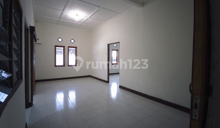 Rumah Bagus Unfurnished SHM di Pajajaran, Bandung 5