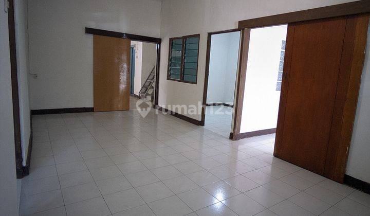 Rumah Bagus Unfurnished SHM di Pajajaran, Bandung 9