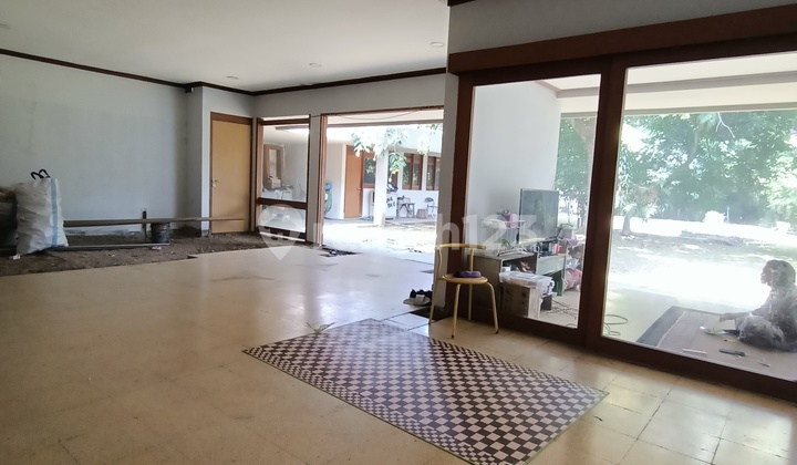 Strategic land on the main road of Cipaganti on Cipaganti Street.