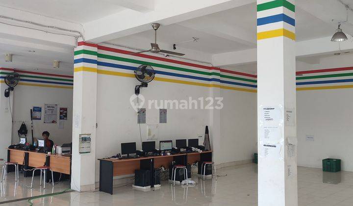 3 Unit Ruko 2 Lantai Ukuran 15M x 22M Dengan Parkiran Luas Di Lokasi Strategis.  3