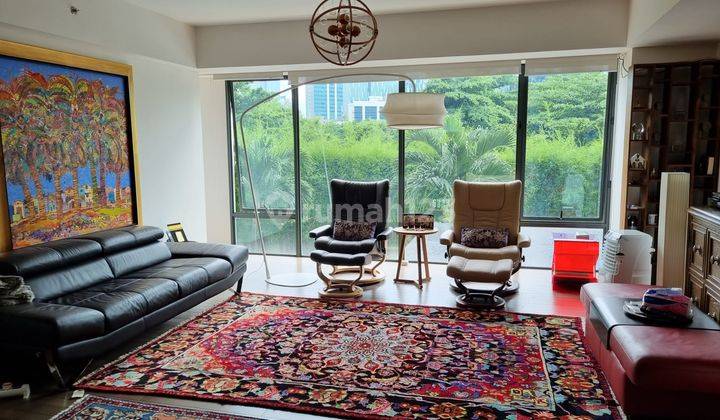 Apartemen Verde 3BR Ruang Tamu Luas View Taman Hijau 1